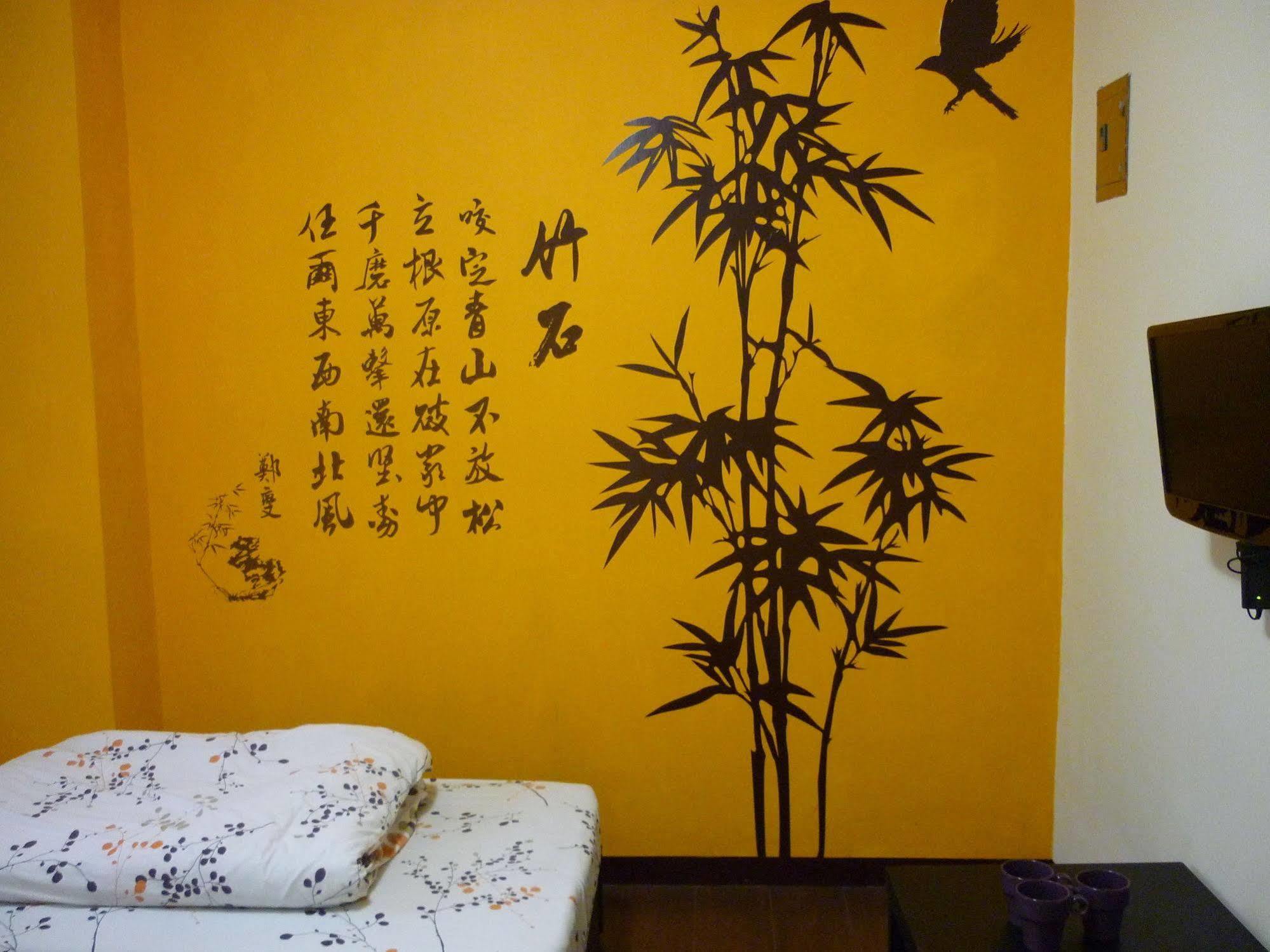 Jv's Hotel 2*